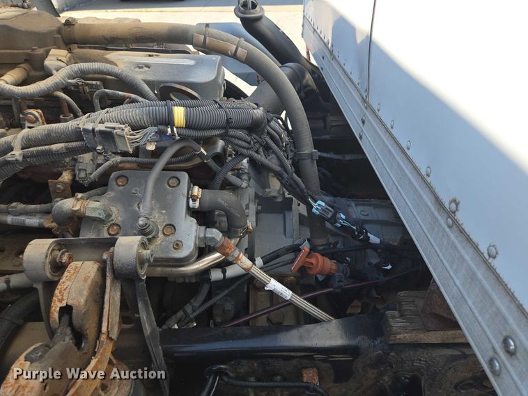 image for item EF1945 2014 Peterbilt 220 box truck