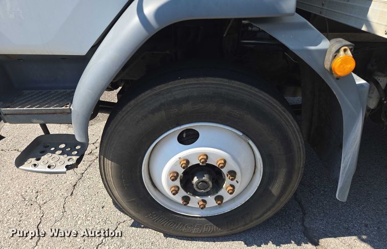 image for item EF1945 2014 Peterbilt 220 box truck