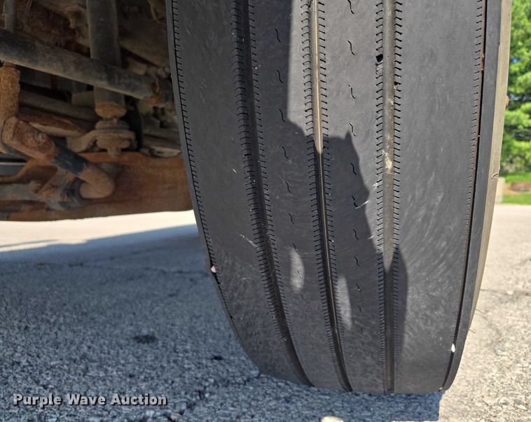 image for item EF1945 2014 Peterbilt 220 box truck