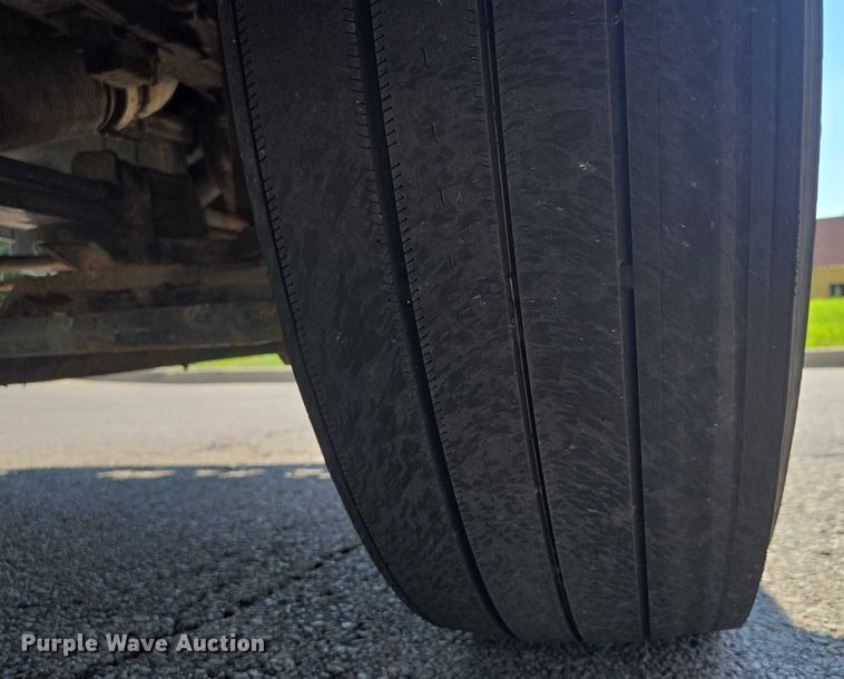 image for item EF1945 2014 Peterbilt 220 box truck