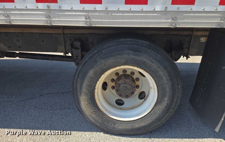 image for item EF1945 2014 Peterbilt 220 box truck