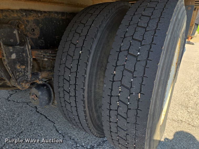 image for item EF1945 2014 Peterbilt 220 box truck