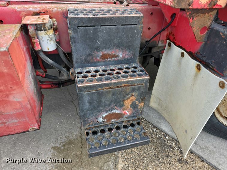 image for item EF3734 1993 Ottawa 30 yard truck