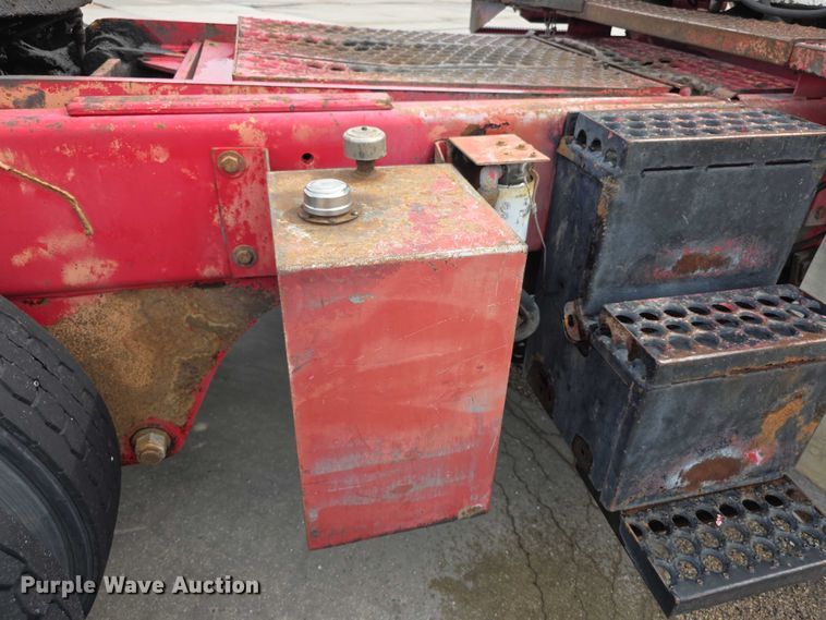 image for item EF3734 1993 Ottawa 30 yard truck