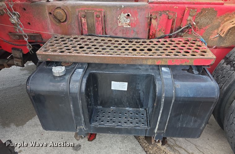 image for item EF3734 1993 Ottawa 30 yard truck