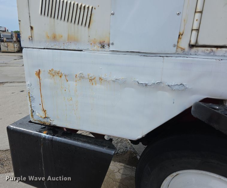 image for item EF3734 1993 Ottawa 30 yard truck