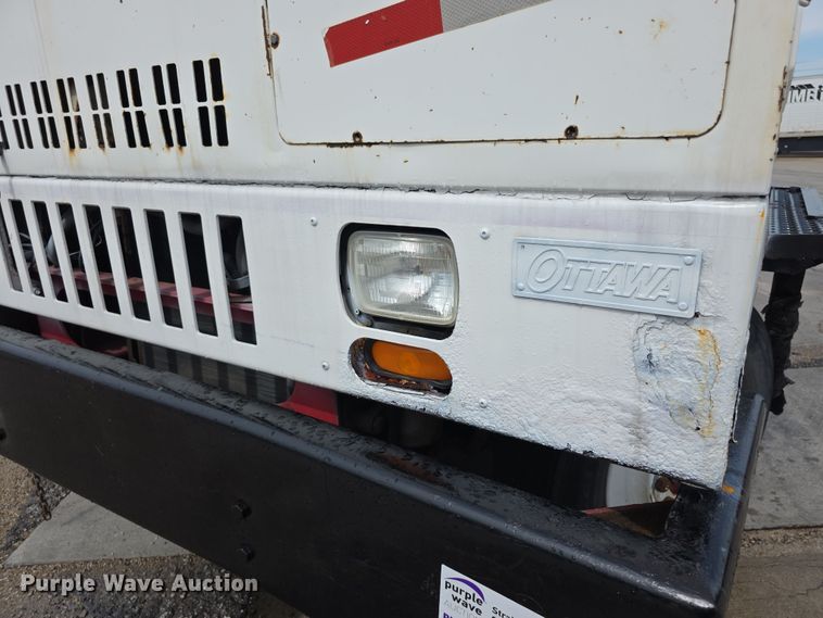 image for item EF3734 1993 Ottawa 30 yard truck