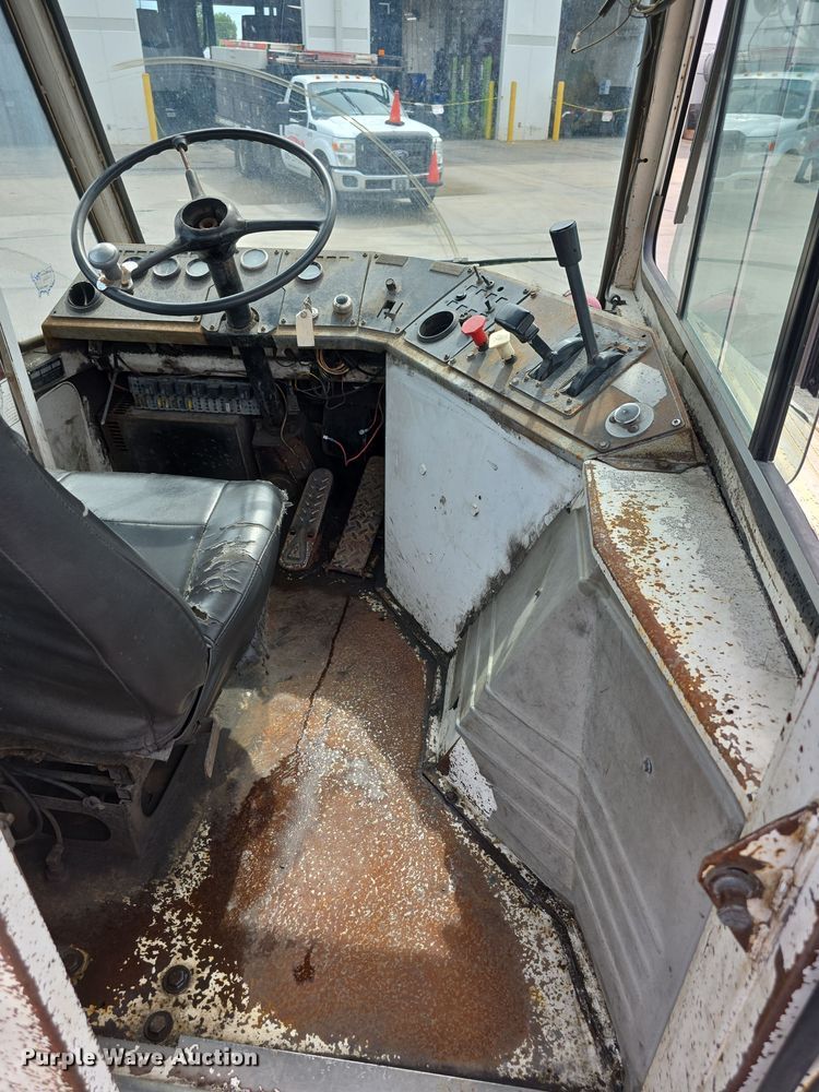 image for item EF3734 1993 Ottawa 30 yard truck