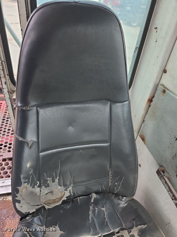 image for item EF3734 1993 Ottawa 30 yard truck