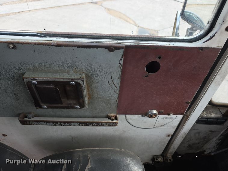 image for item EF3734 1993 Ottawa 30 yard truck