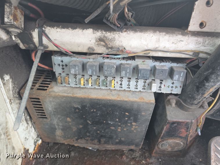 image for item EF3734 1993 Ottawa 30 yard truck