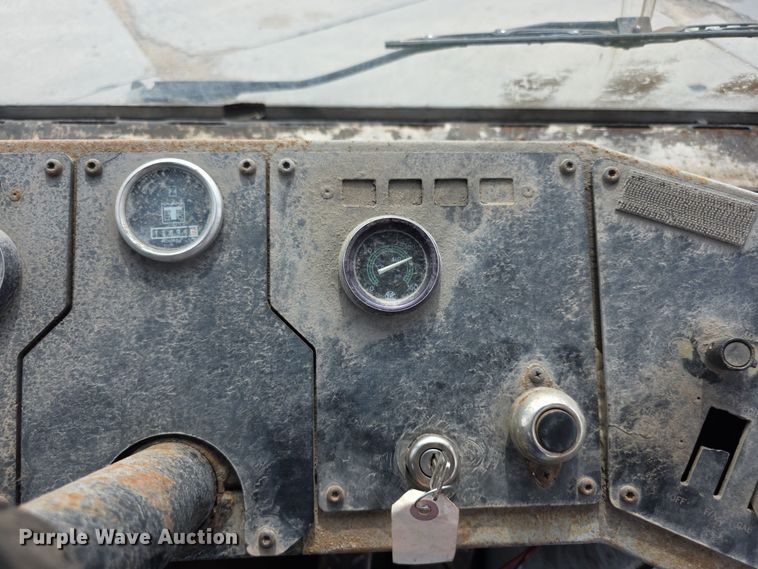 image for item EF3734 1993 Ottawa 30 yard truck