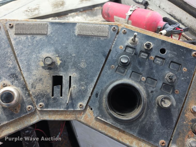 image for item EF3734 1993 Ottawa 30 yard truck