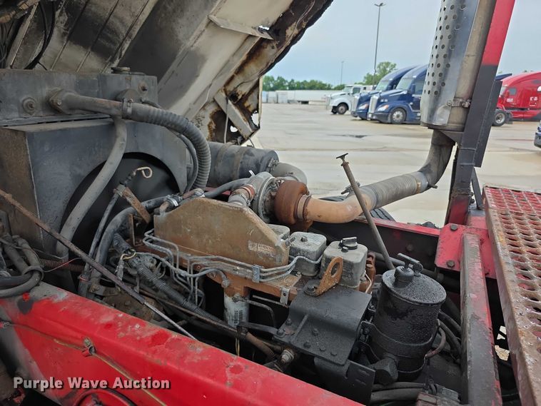 image for item EF3734 1993 Ottawa 30 yard truck