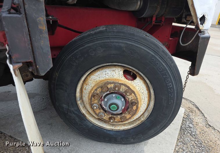 image for item EF3734 1993 Ottawa 30 yard truck