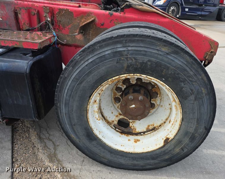 image for item EF3734 1993 Ottawa 30 yard truck