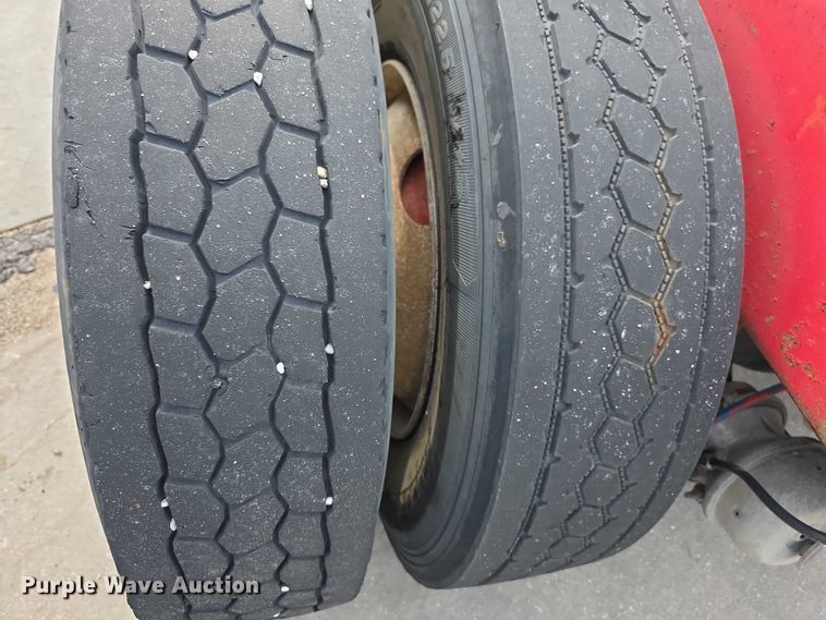 image for item EF3734 1993 Ottawa 30 yard truck