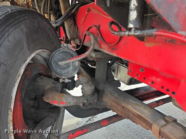 image for item EF3734 1993 Ottawa 30 yard truck