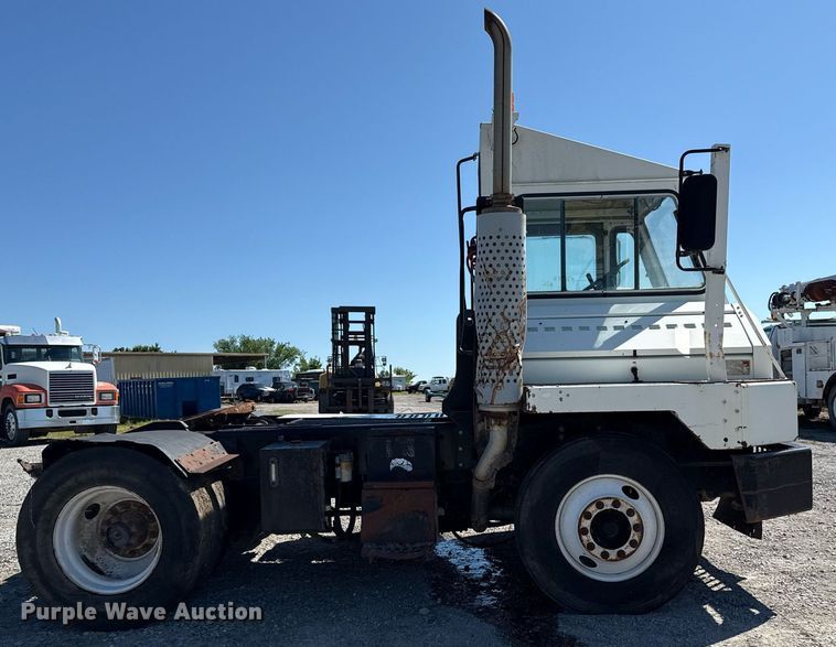 image for item EG5871 2004 Kalmar 30 yard truck