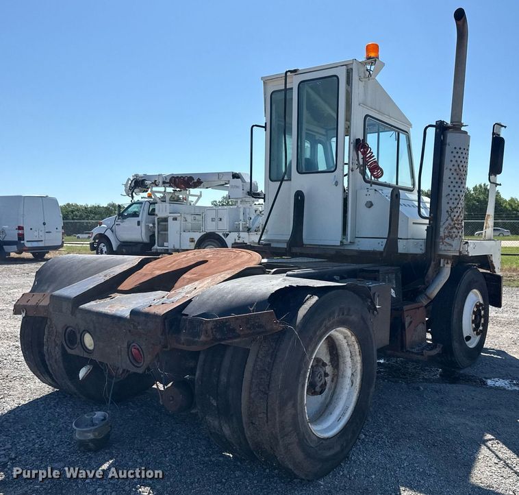 image for item EG5871 2004 Kalmar 30 yard truck