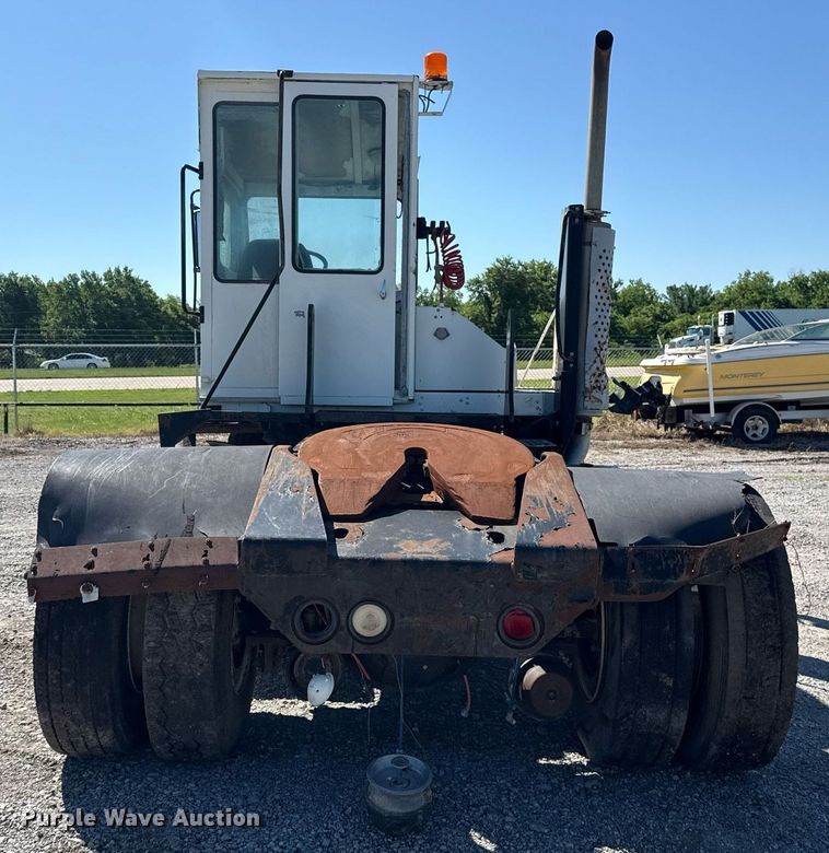 image for item EG5871 2004 Kalmar 30 yard truck