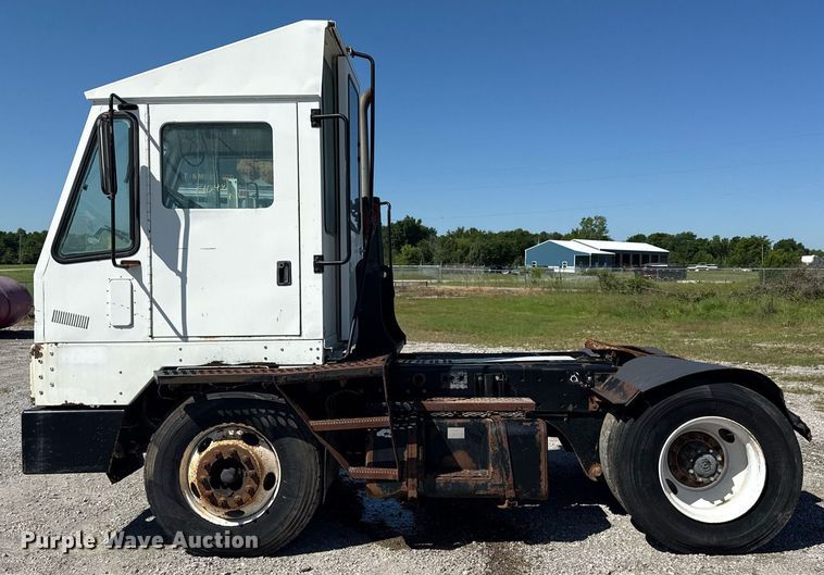 image for item EG5871 2004 Kalmar 30 yard truck