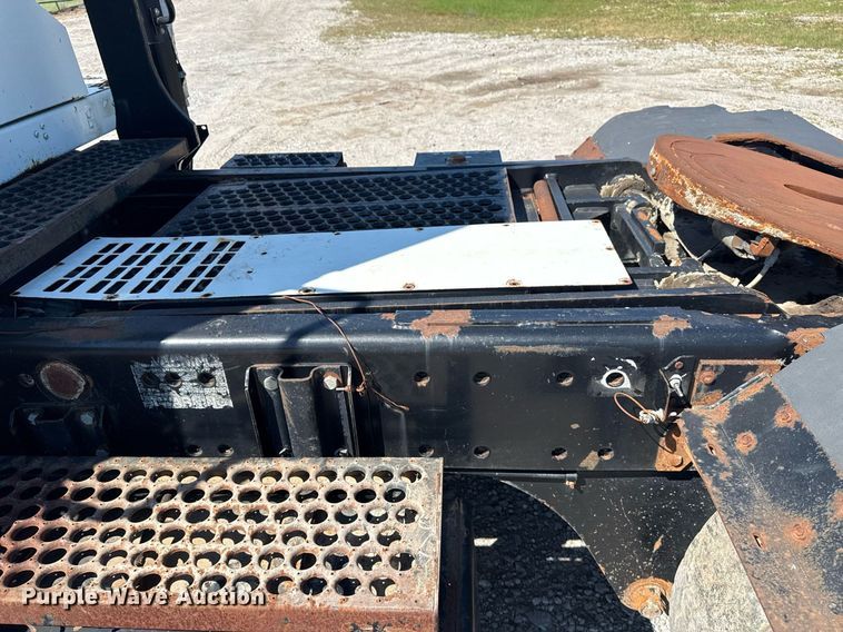 image for item EG5871 2004 Kalmar 30 yard truck