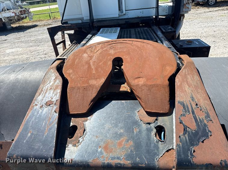 image for item EG5871 2004 Kalmar 30 yard truck