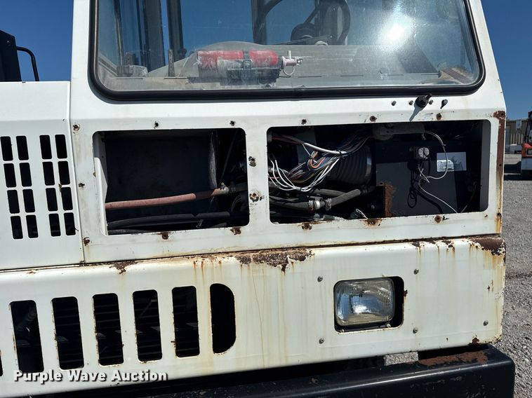 image for item EG5871 2004 Kalmar 30 yard truck