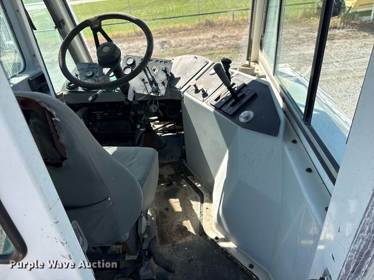 image for item EG5871 2004 Kalmar 30 yard truck