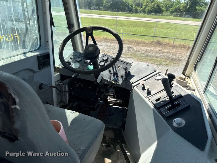 image for item EG5871 2004 Kalmar 30 yard truck