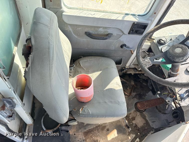 image for item EG5871 2004 Kalmar 30 yard truck