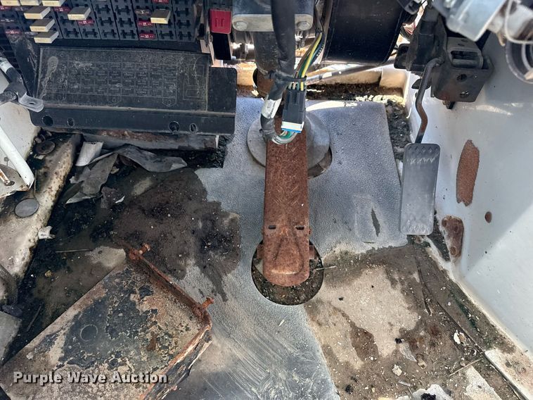 image for item EG5871 2004 Kalmar 30 yard truck