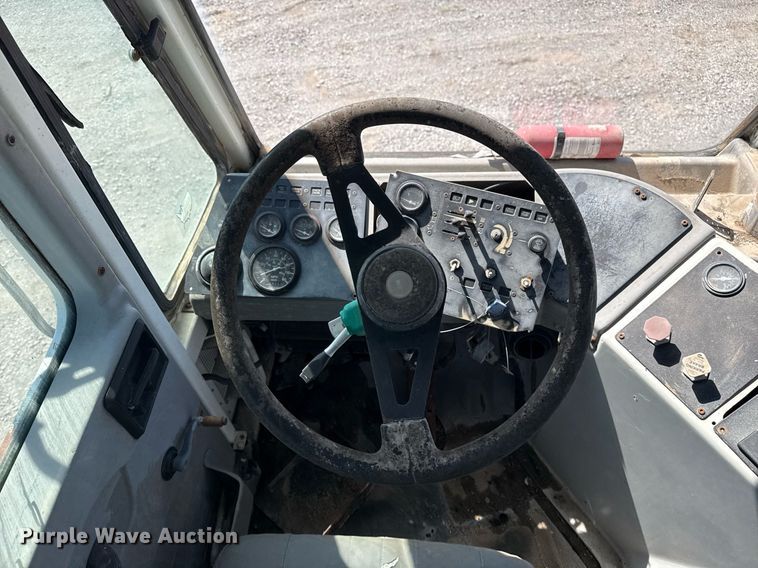 image for item EG5871 2004 Kalmar 30 yard truck