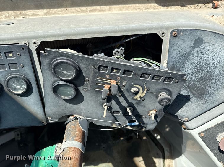 image for item EG5871 2004 Kalmar 30 yard truck