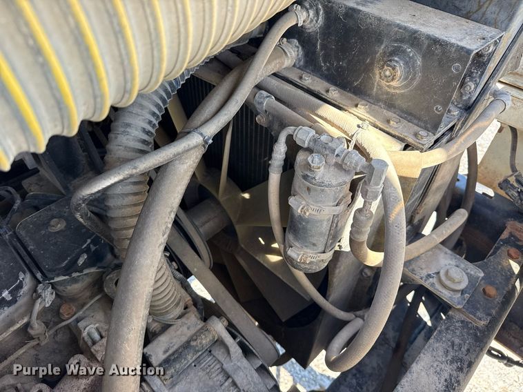 image for item EG5871 2004 Kalmar 30 yard truck