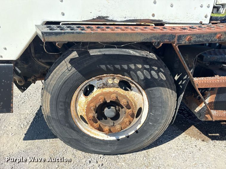 image for item EG5871 2004 Kalmar 30 yard truck