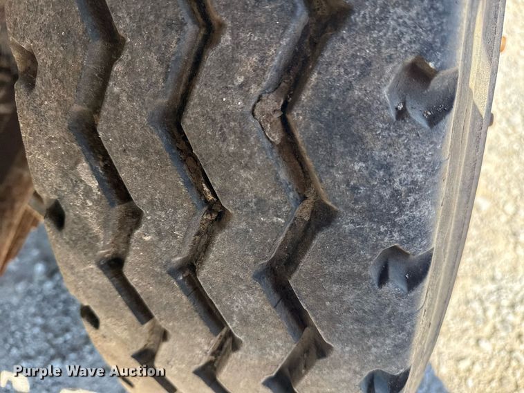 image for item EG5871 2004 Kalmar 30 yard truck