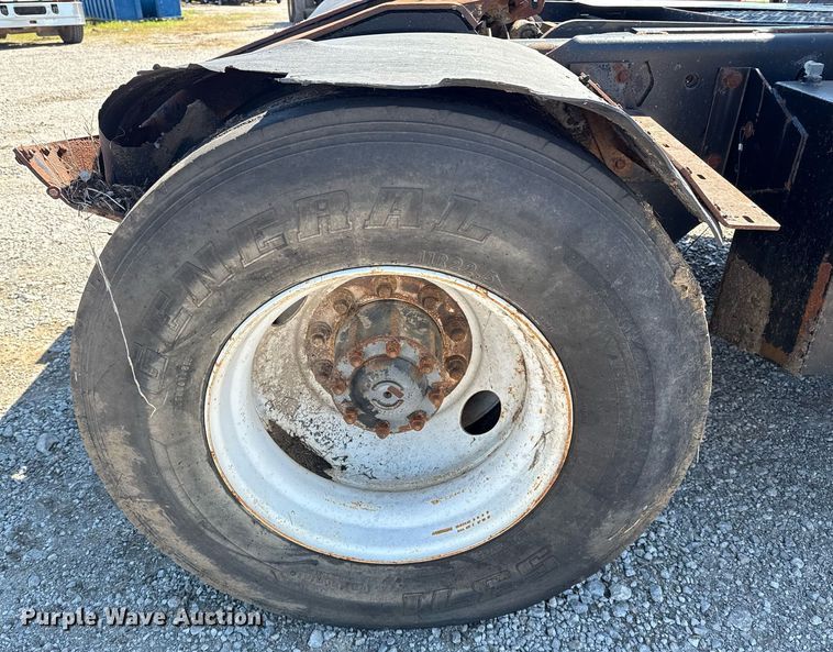 image for item EG5871 2004 Kalmar 30 yard truck