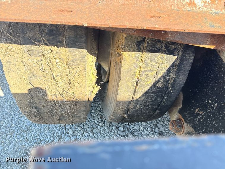 image for item EG5871 2004 Kalmar 30 yard truck