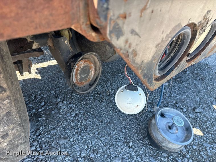 image for item EG5871 2004 Kalmar 30 yard truck