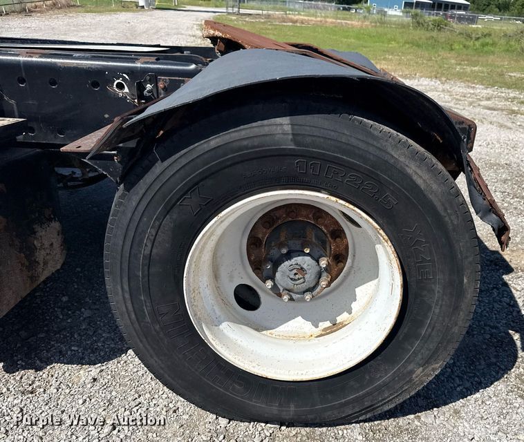 image for item EG5871 2004 Kalmar 30 yard truck