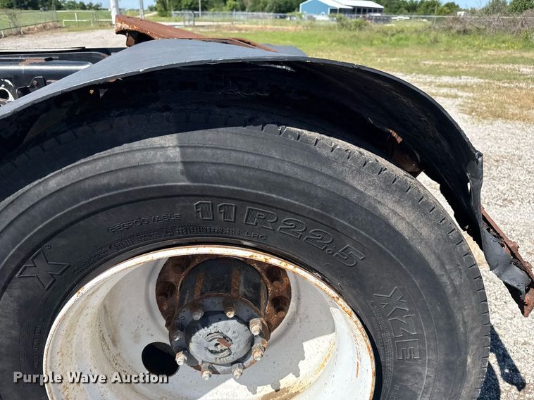 image for item EG5871 2004 Kalmar 30 yard truck