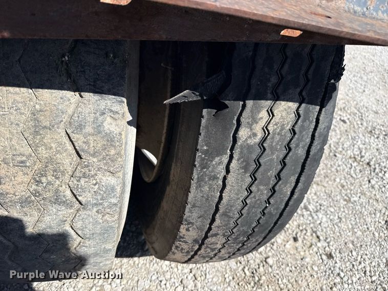 image for item EG5871 2004 Kalmar 30 yard truck