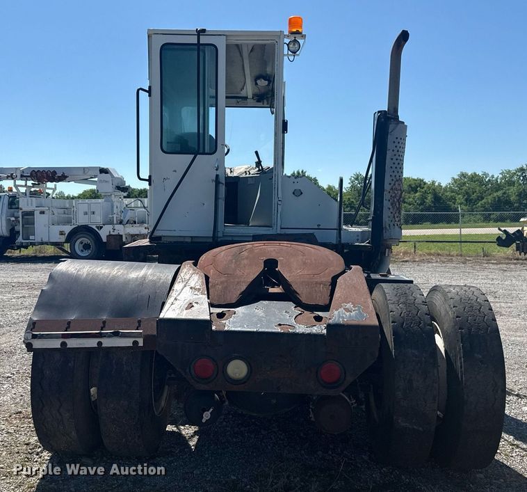 image for item EG5872 2004 Kalmar 30 yard truck