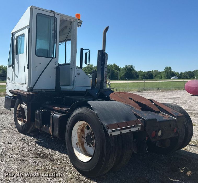 image for item EG5872 2004 Kalmar 30 yard truck