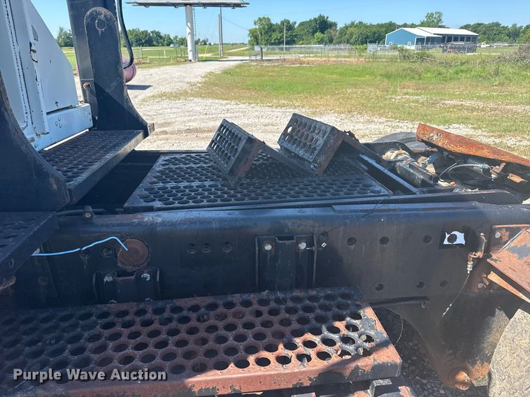 image for item EG5872 2004 Kalmar 30 yard truck