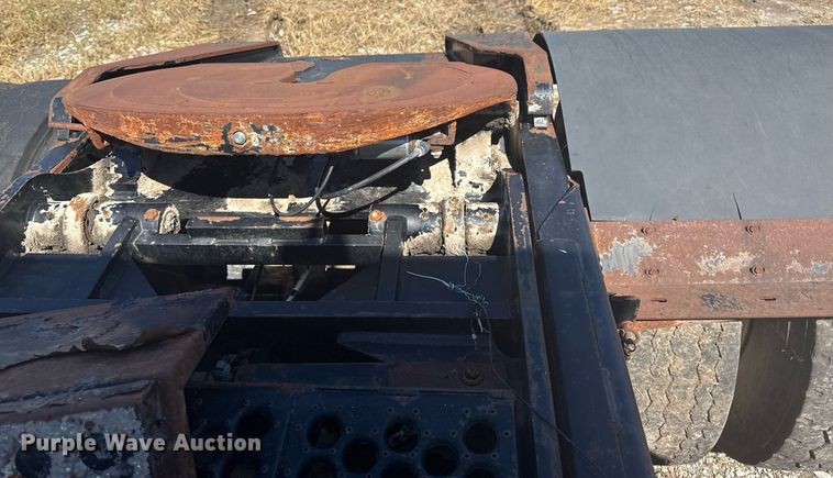 image for item EG5872 2004 Kalmar 30 yard truck