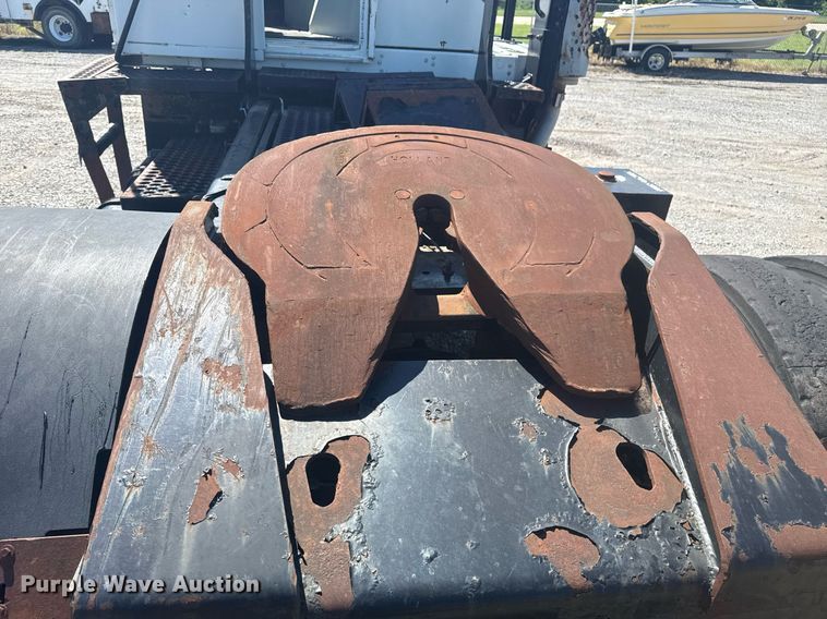 image for item EG5872 2004 Kalmar 30 yard truck