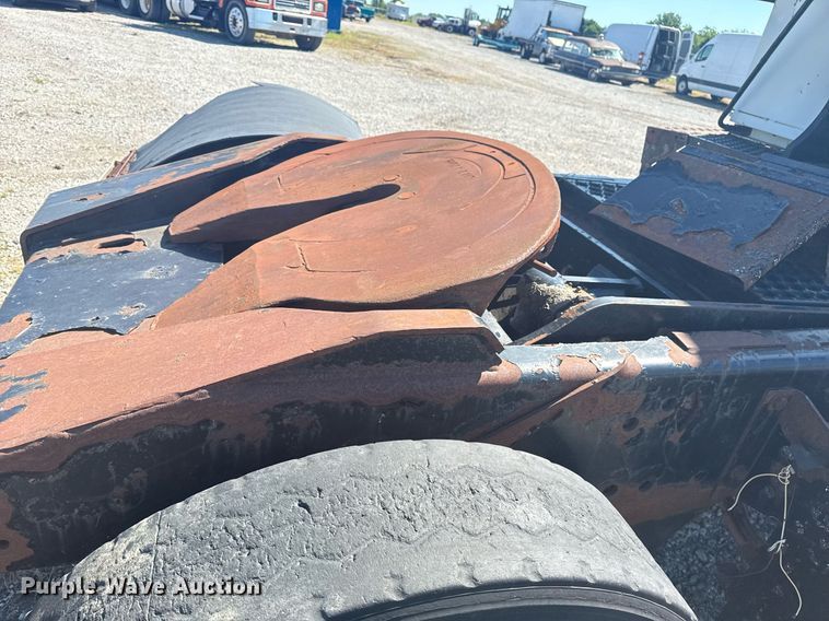 image for item EG5872 2004 Kalmar 30 yard truck